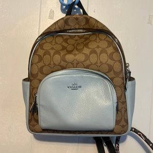 Pretty medium coach book bag/purse with matching wallet